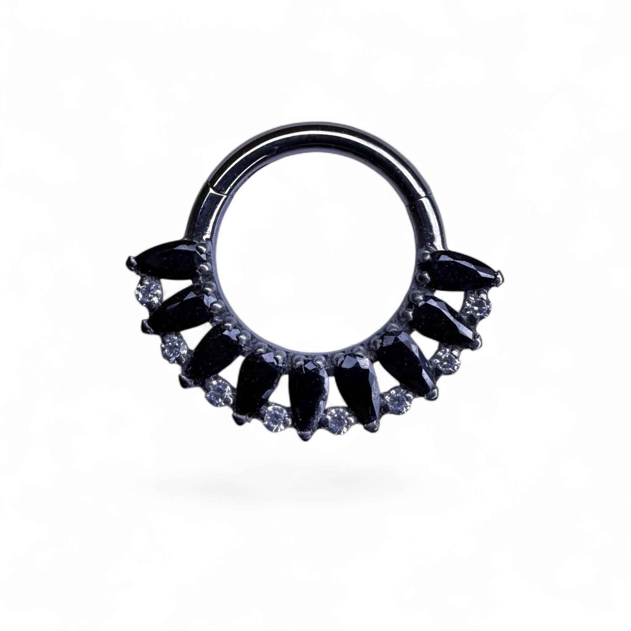 Clicker in titanio con zirconi marquise e pavé a ventaglio – Seraphine