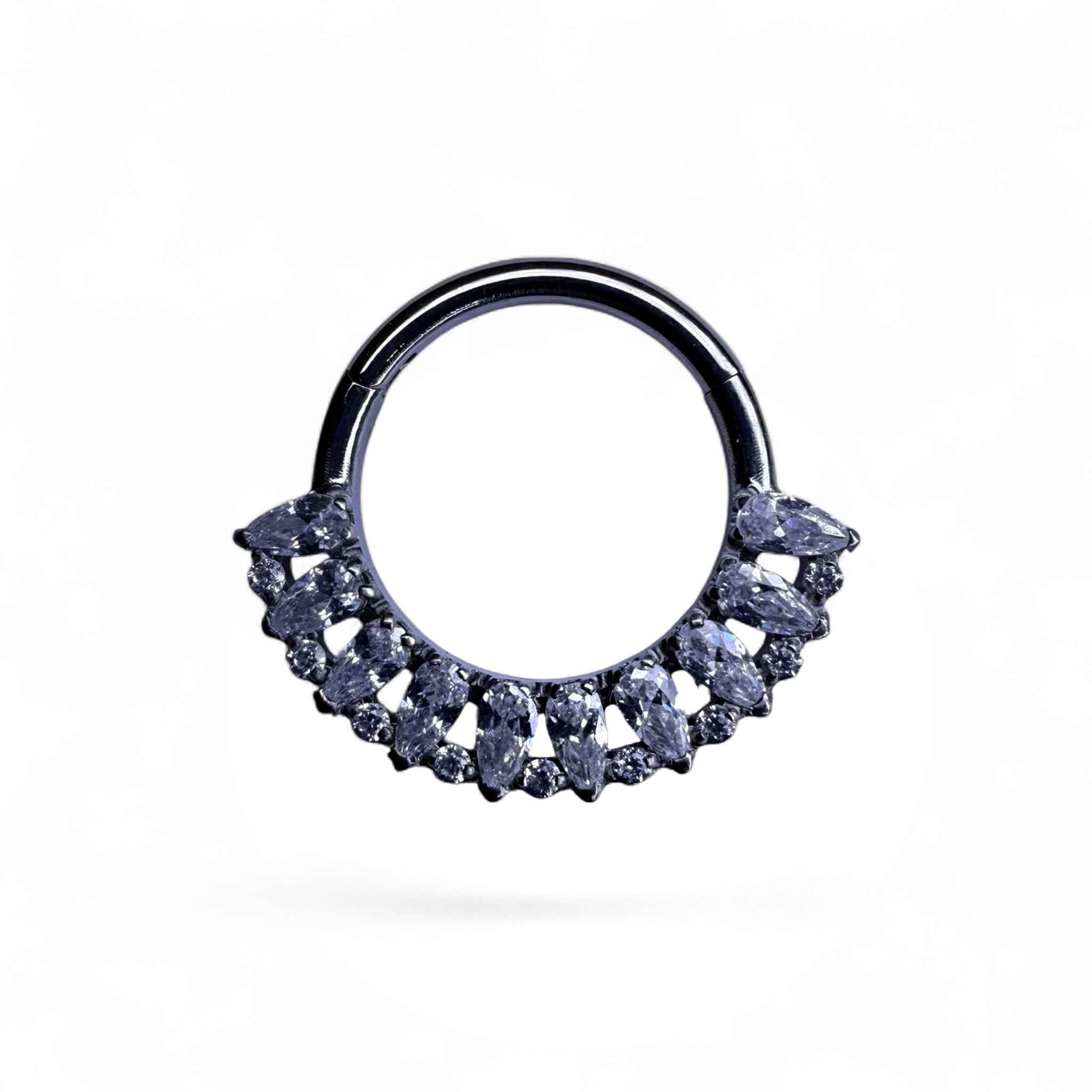 Clicker in titanio con zirconi marquise e pavé a ventaglio – Seraphine