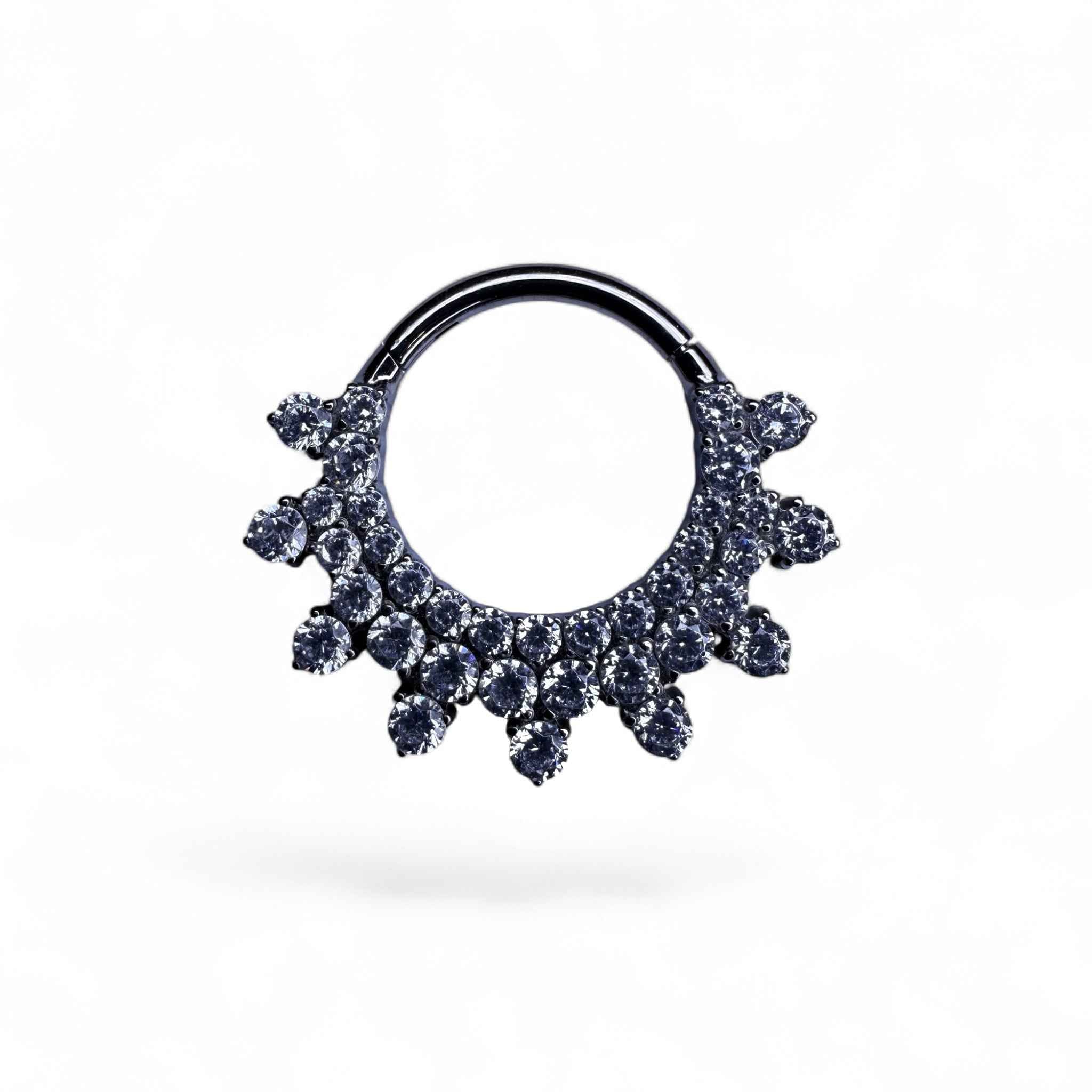 Clicker in titanio con zirconi pavé a cascata – Delphine