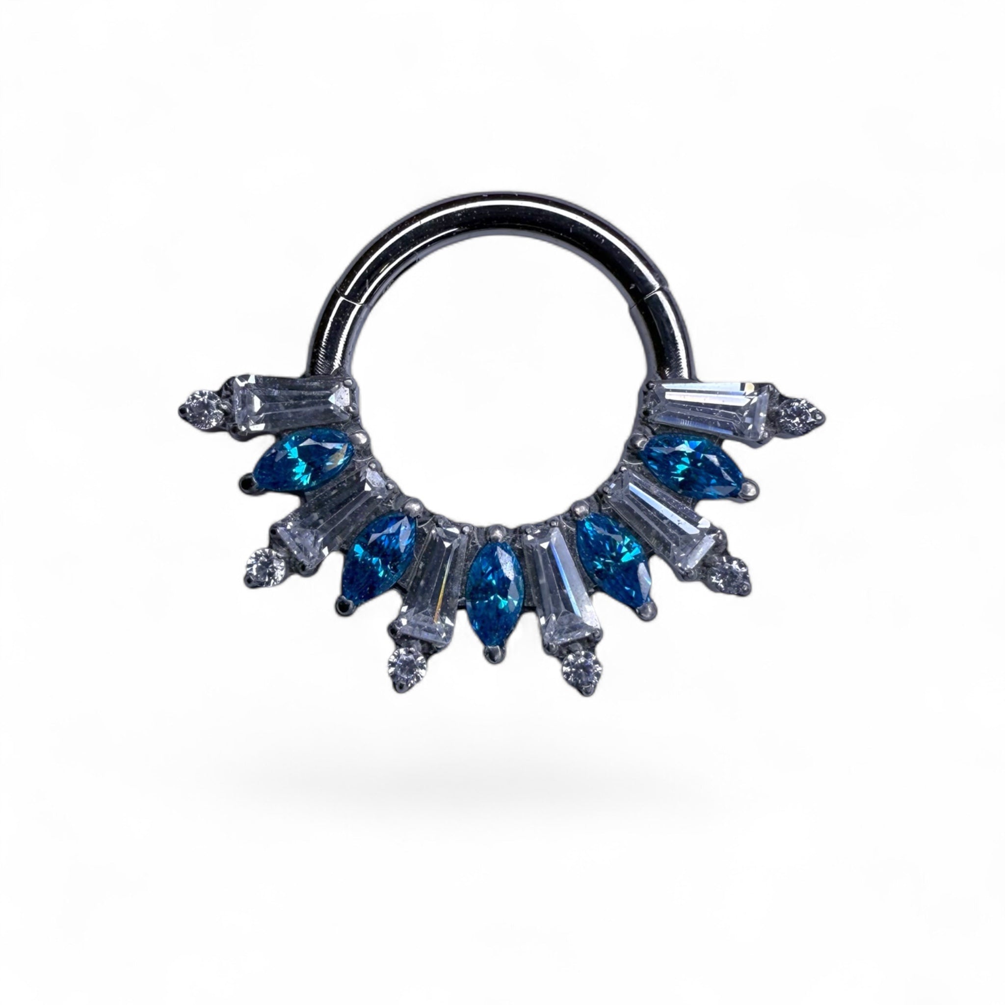 Clicker in titanio con zirconi baguette e marquise a ventaglio – Elara