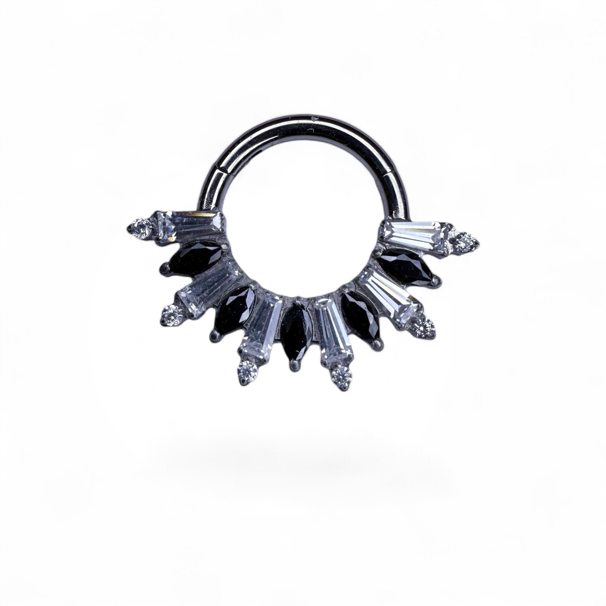Clicker in titanio con zirconi baguette e marquise a ventaglio – Elara