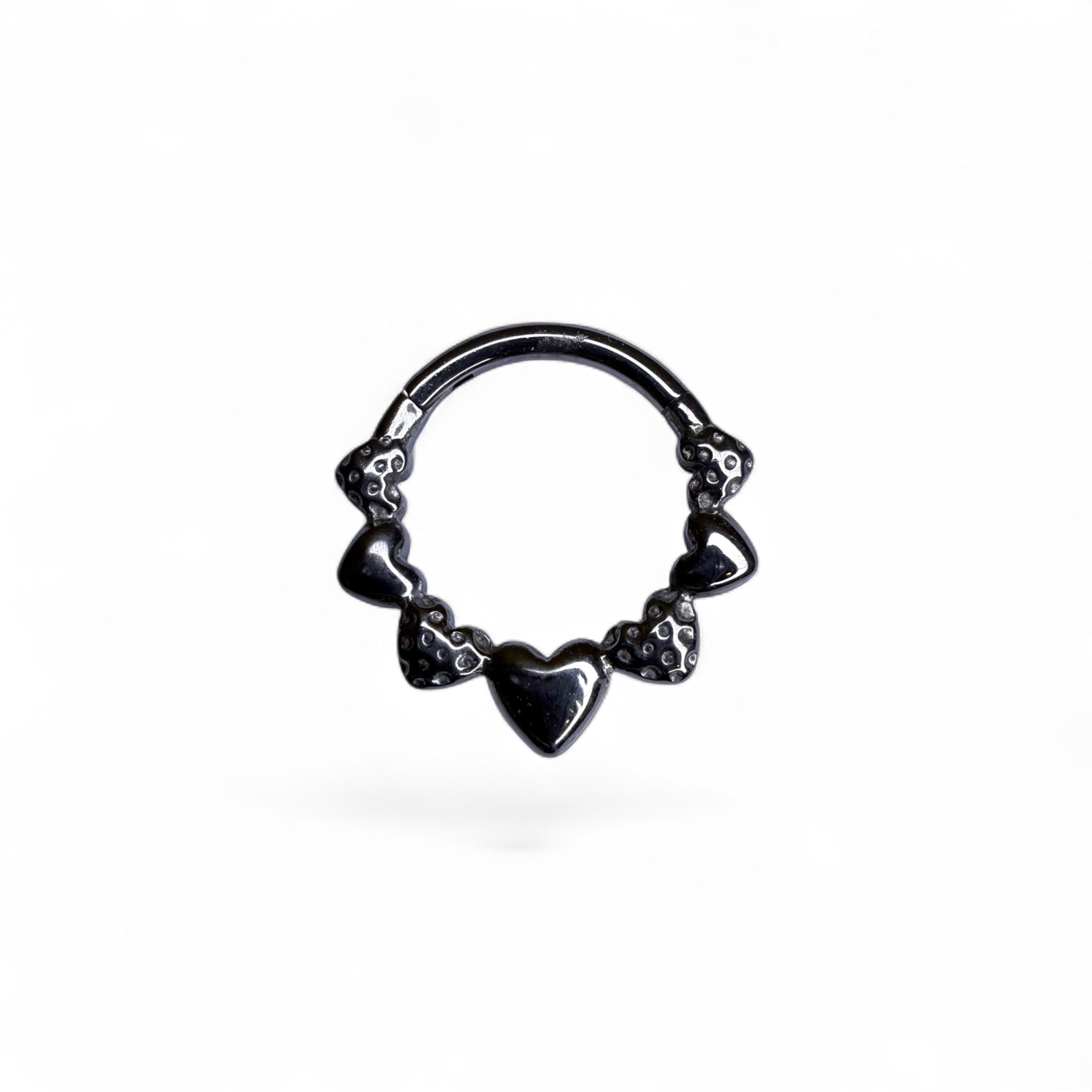 Clicker in titanio con cuori e texture puntinata – Ophira