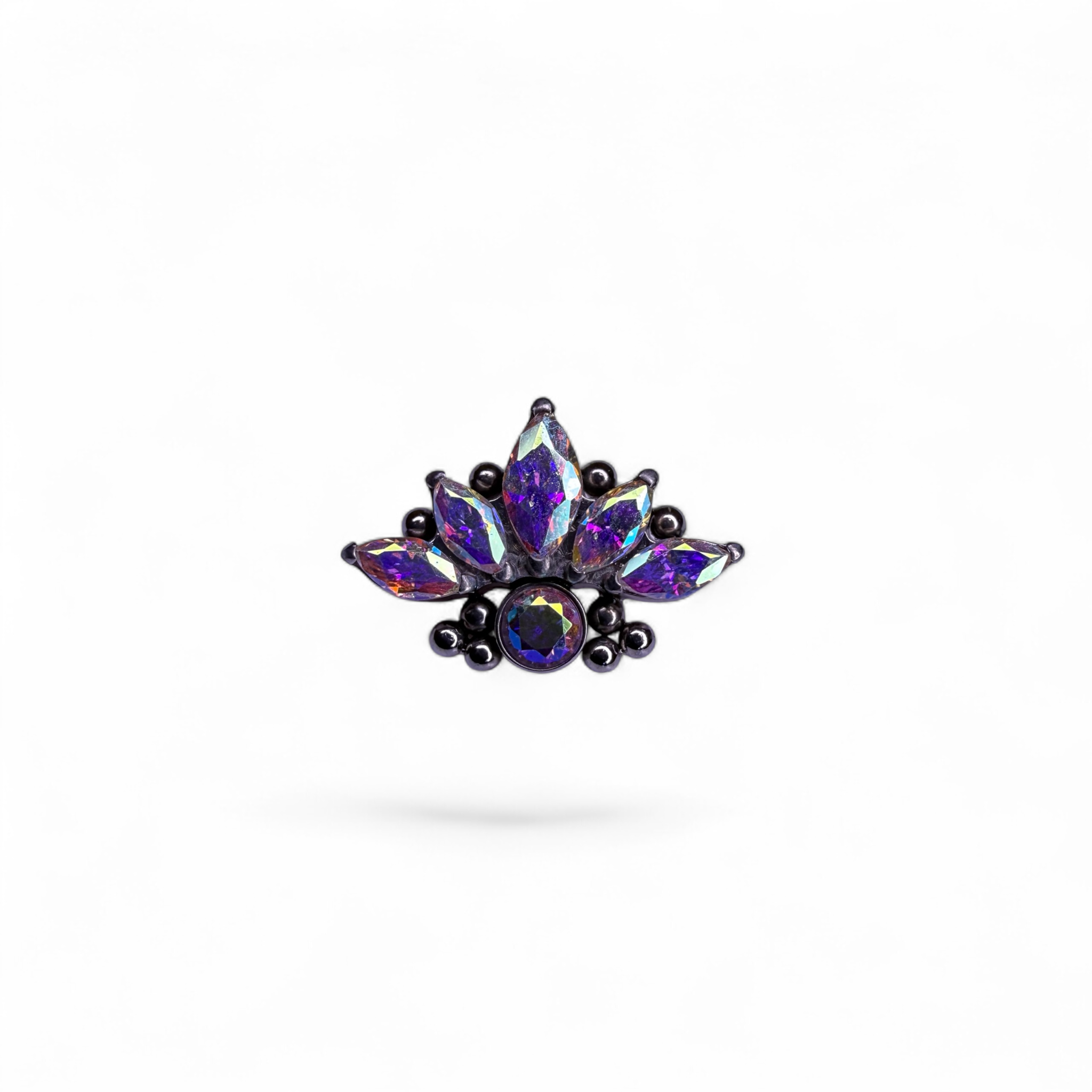 Terminale in titanio lotus marquise con zirconi e dettaglio centrale