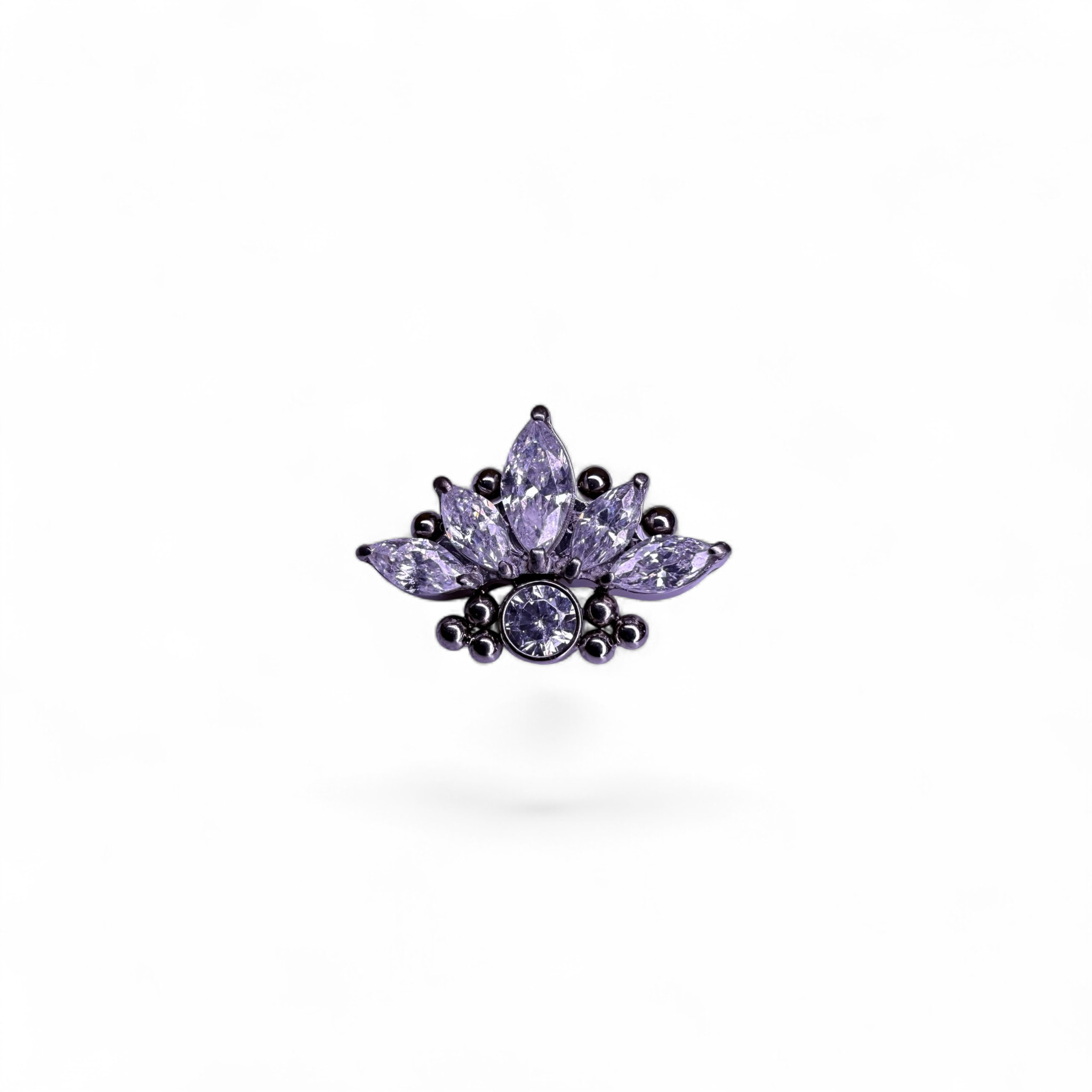 Terminale in titanio lotus marquise con zirconi e dettaglio centrale