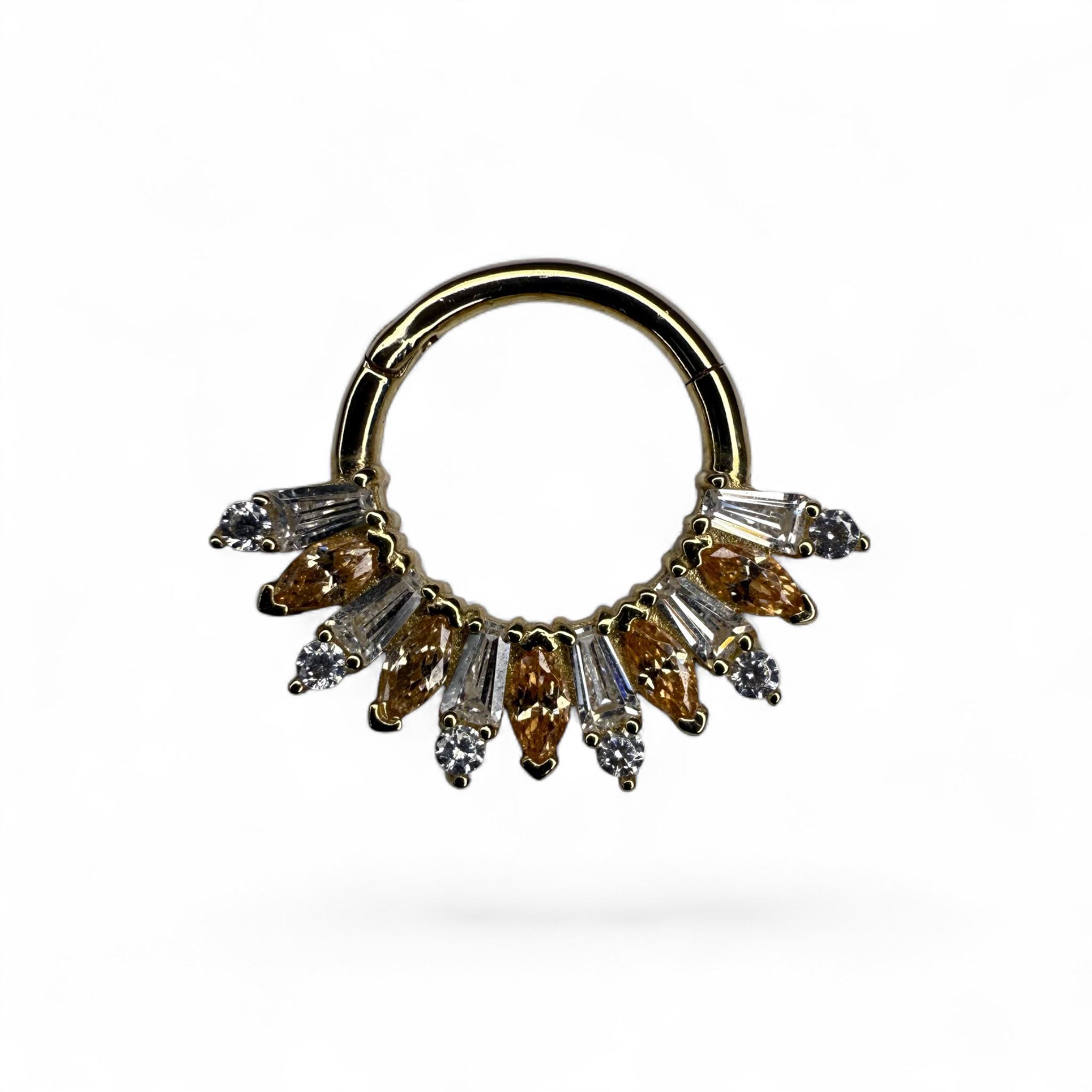 Anello in oro giallo 14k con brillanti bianchi e color champagne